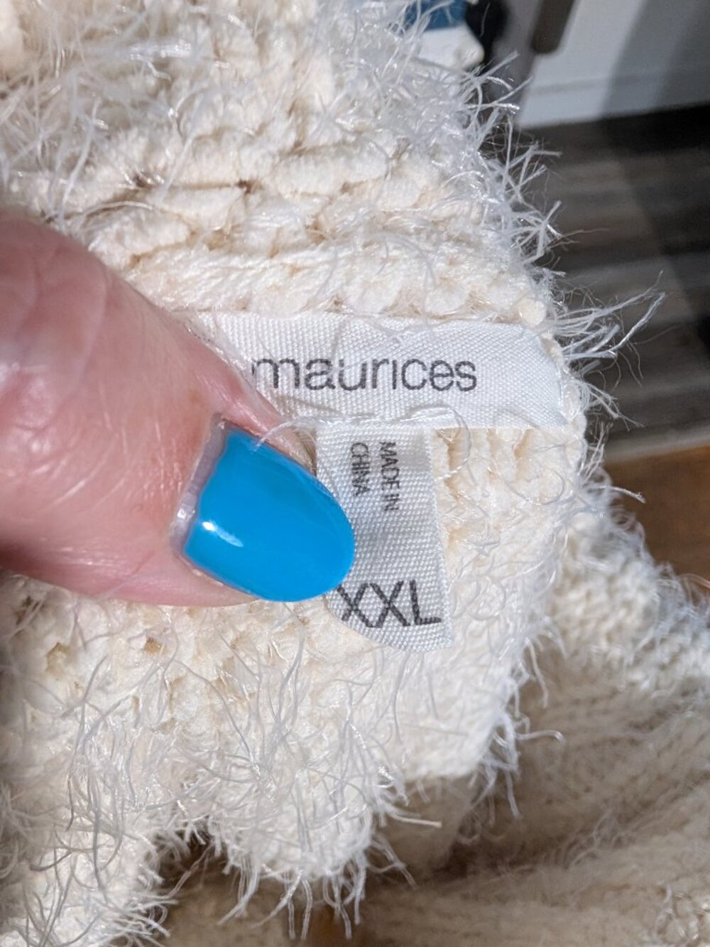 Maurice Eylelash sweater Size XXL - Picture 3 of 3